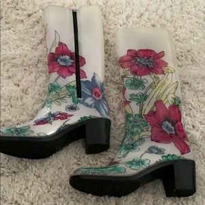 Stylish rain boot size 9